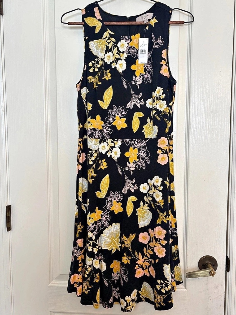 NWT LOFT Floral Sleeveless Fit & Flare Dress - Size 6 - Picture 2 of 7